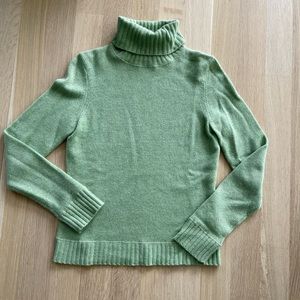 Green cashmere sweater medium